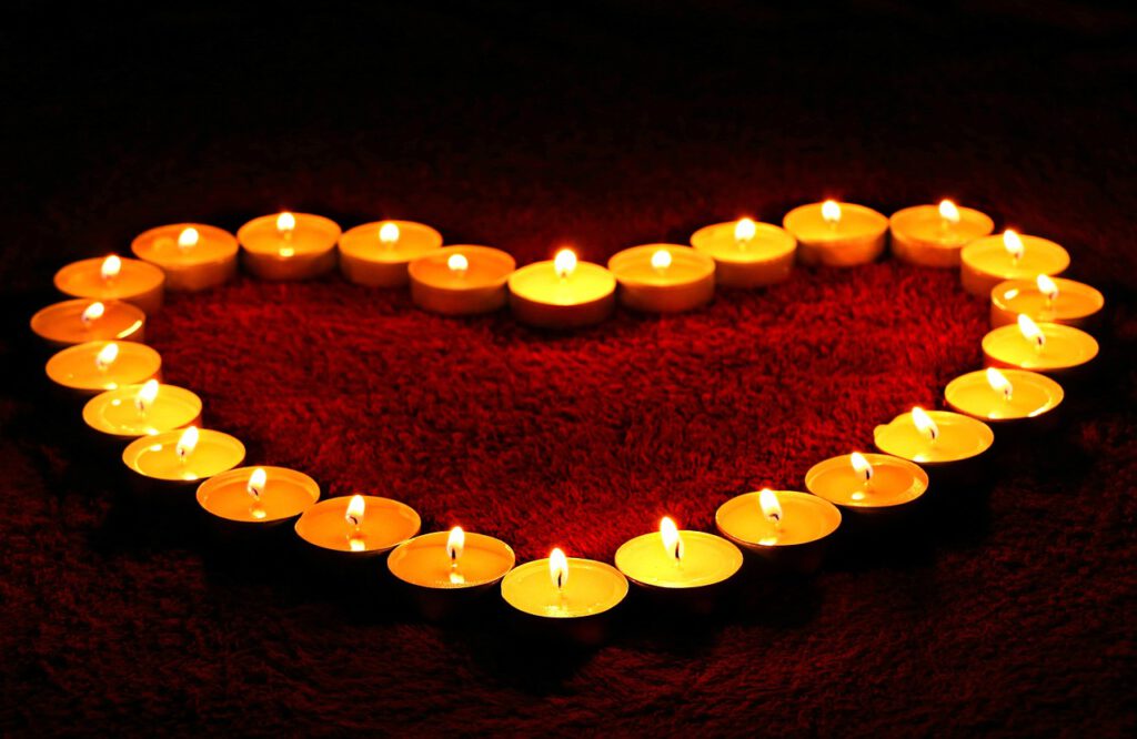 candles, heart, candlelight-1645551.jpg